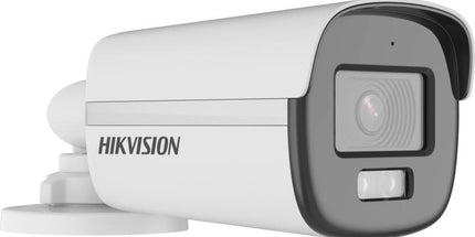 Kamera Hikvision DS-2CE12KF0T-LFS 3K Smart Hybrid Light Bullet me rezolucion 3K 2960×1665, Color 24/7, IR Night Vision deri në 40 metra, White Light deri në 40 metra, mikrofon të integruar, IP67, kamerë sigurie profesionale për shtëpi, biznese, magazina dhe ambiente të jashtme në Shqipëri | AlbaStore 