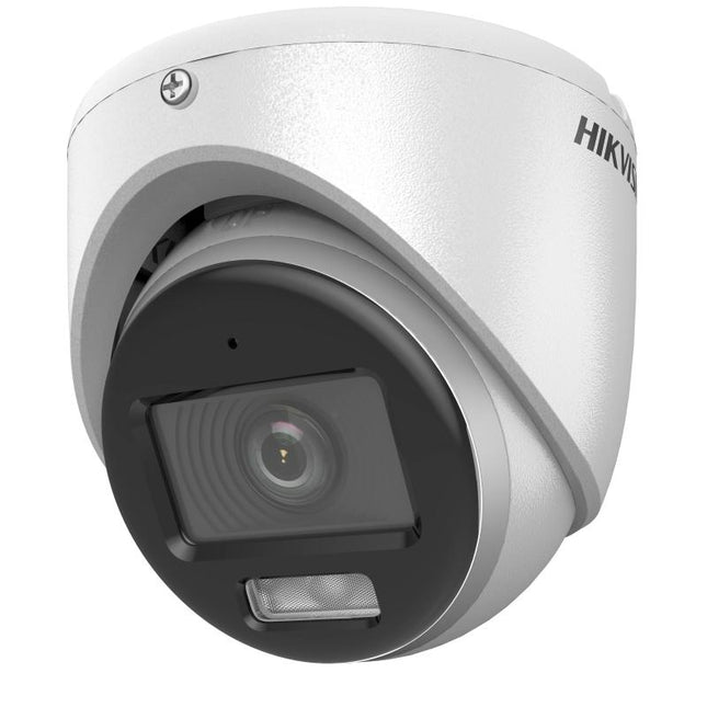 Kamera Hikvision DS-2CE70KF0T-LMFS 3K Smart Hybrid Light Turret me rezolucion 3K 2960×1665, Color 24/7, aperturë F1.0, IR Night Vision deri në 20 metra, White Light deri në 20 metra, mikrofon të integruar, IP67, kamerë sigurie profesionale për shtëpi, biznese, magazina dhe ambiente të jashtme në Shqipëri | AlbaStore 