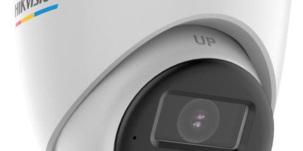 Kamera Hikvision DS-2CE72UF3T-LS 4K Smart Hybrid Light Turret me rezolucion Ultra HD 4K, IR Night Vision deri në 40 metra, White Light deri në 40 metra, mikrofon të integruar, True WDR 130dB, IP67, kamerë sigurie profesionale për shtëpi, biznese, magazina dhe ambiente të jashtme në Shqipëri | AlbaStore 