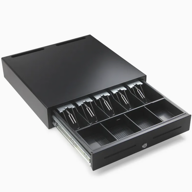 Kase lekesh POS GS-460 për biznese me përmasa 460×460×115 mm, 5 ndarje për kartëmonedha, 5 ndarje për monedha, kyç mekanik me 3 pozicione, konstruksion çeliku i fortë, ideal për markete, supermarkete, restorante, farmaci dhe biznese në Shqipëri.