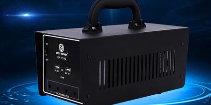 Sistem ndriçimi LED solar EP1212C me 4 llamba LED, panel diellor 100W dhe bateri të rikarikueshme, ideal për shtëpi, vila, camping, ferma, oborre dhe përdorim në raste emergjente, me instalim të lehtë dhe kursim energjie.