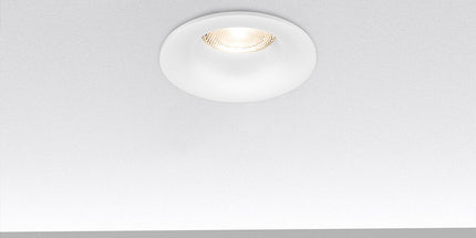 Spotlight Braytron BH03-04050 GU10 ngjyrë e bardhë, trup alumini IP20, ndriçim i brendshëm tavanor për shtëpi dhe biznese në Shqipëri – ndriçim cilësor Braytron.