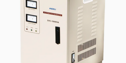 Stabilizator tensioni ANDELI SVC-10000VA Automatic Voltage Stabilizer me fuqi 10000VA, stabilizim automatik të tensionit 220V, ekran analog, mbrojtje ndaj luhatjeve të rrymës, ideal për serverë, pajisje industriale, kamera sigurie, DVR, NVR dhe sisteme elektrike në Shqipëri. 
