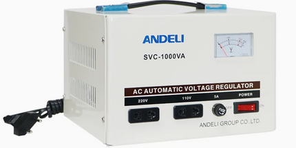 Stabilizator tensioni ANDELI SVC-1000VA Automatic Voltage Stabilizer me fuqi 1000VA, stabilizim automatik të tensionit 220V, ekran analog, mbrojtje ndaj luhatjeve të rrymës, ideal për televizorë, kompjuterë, kamera sigurie, DVR, NVR dhe pajisje elektronike në Shqipëri.