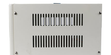 Stabilizator tensioni ANDELI SVC-2000VA Automatic Voltage Stabilizer me fuqi 2000VA, stabilizim automatik të tensionit 220V, ekran analog, mbrojtje ndaj luhatjeve të rrymës, ideal për televizorë, kompjuterë, kamera sigurie, DVR, NVR, serverë dhe pajisje elektronike në Shqipëri. 