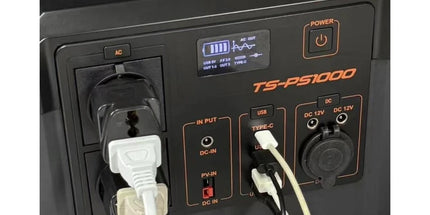 Stacion portativ energjie 1000W me bateri 1100Wh, gjenerator solar për blackout, kamping, udhëtime dhe furnizim pajisjesh në Shqipëri.