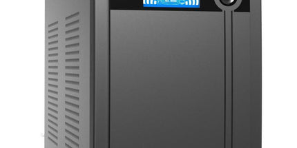 UPS Hikvision DS-UPS3000 3000VA 1800W me stabilizues tensioni AVR, ekran LCD, portë USB, 4 bateri 12V 9Ah, mbrojtje nga luhatjet e rrymës, ideal për serverë, kompjuterë, DVR, NVR, kamera sigurie dhe pajisje elektronike në Shqipëri.